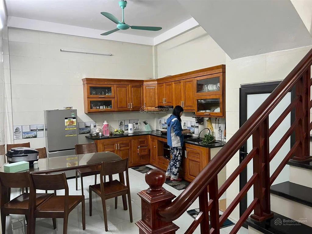 Gia đình chuyển vào nam sinh sống cần bán căn nhà 3 tầng dt 60m2 view công viên kim chung đa  hn