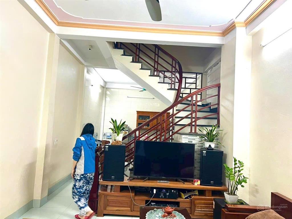 Gia đình chuyển vào nam sinh sống cần bán căn nhà 3 tầng dt 60m2 view công viên kim chung đa  hn