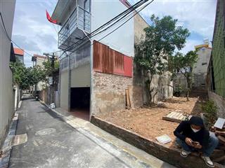 Bạn mình cần bán lô đất dt 71m2 mt hậu rộng 4,2m giá hơn 60 tr/1m2 oto vào nhà nam hồng đahn