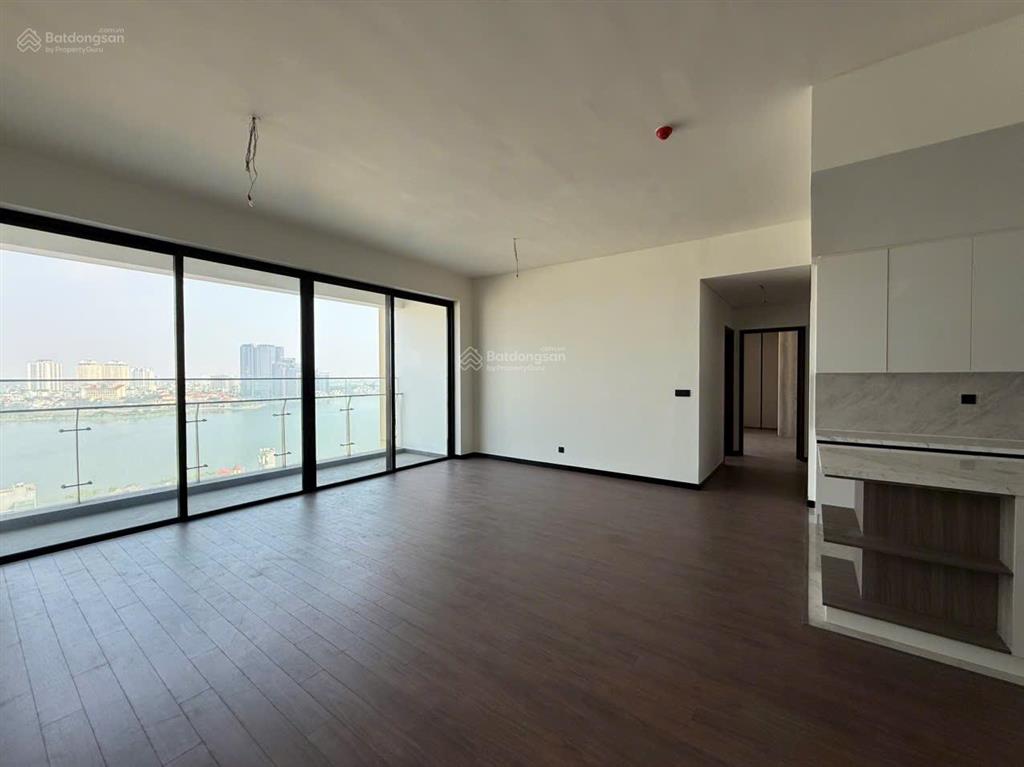 Bán căn heritage 3 ngủ view trực diện hồ tây 145m2 tầng trung  đồ cơ bản  giá 35,5 tỷ bao phí