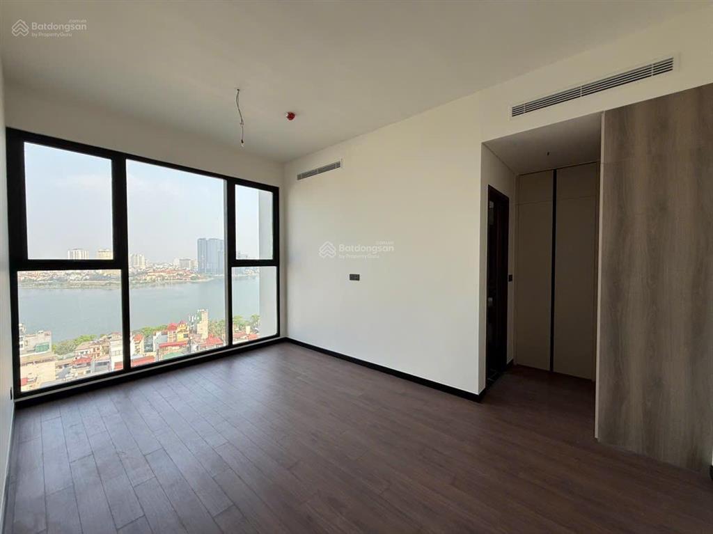 Bán căn heritage 3 ngủ view trực diện hồ tây 145m2 tầng trung  đồ cơ bản  giá 35,5 tỷ bao phí