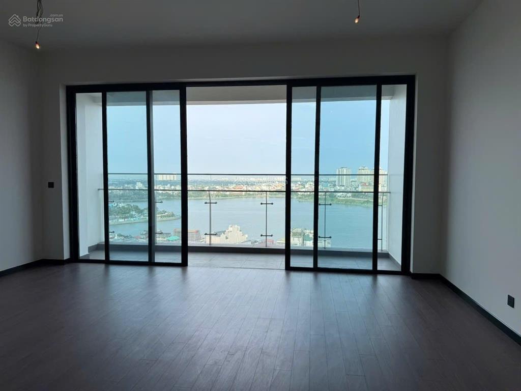 Bán căn heritage 3 ngủ view trực diện hồ tây 145m2 tầng trung  đồ cơ bản  giá 35,5 tỷ bao phí