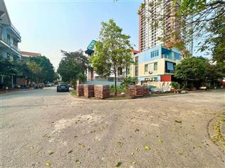 Cho thuê lô đất khu vực y na giá 35 tr/ tháng   0826 976 ***