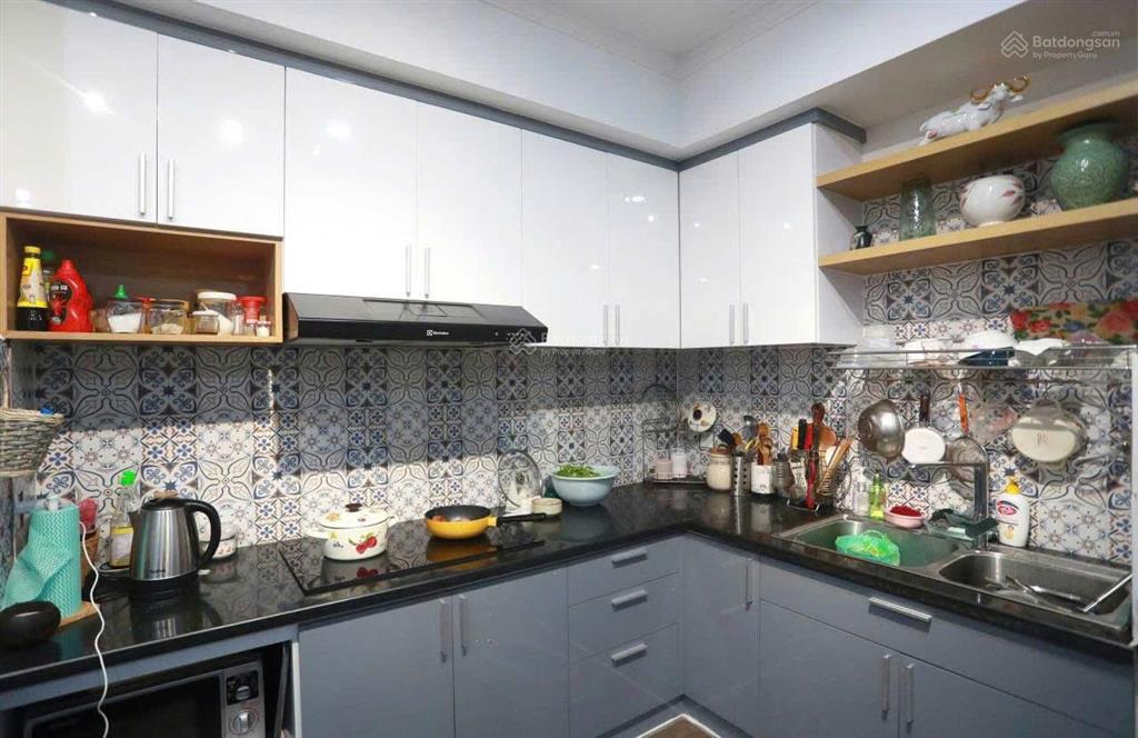 Cần bán nhanh căn hộ chung cư phúc yên 1, quận tân bình, căn góc 118m23pn2wc full nội thất, có sổ