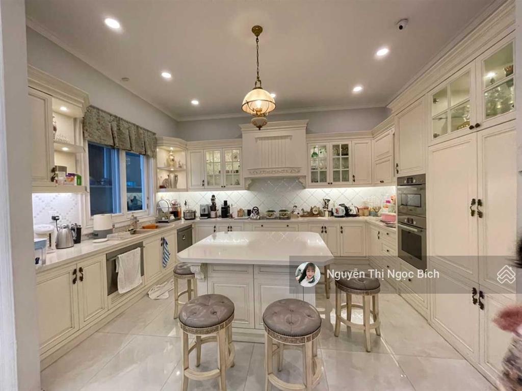 Cần bán biệt thự góc nam thiên, phú mỹ hưng, quận 7, giá thấp nhất khu, nhà hồ bơi và nội thất mới