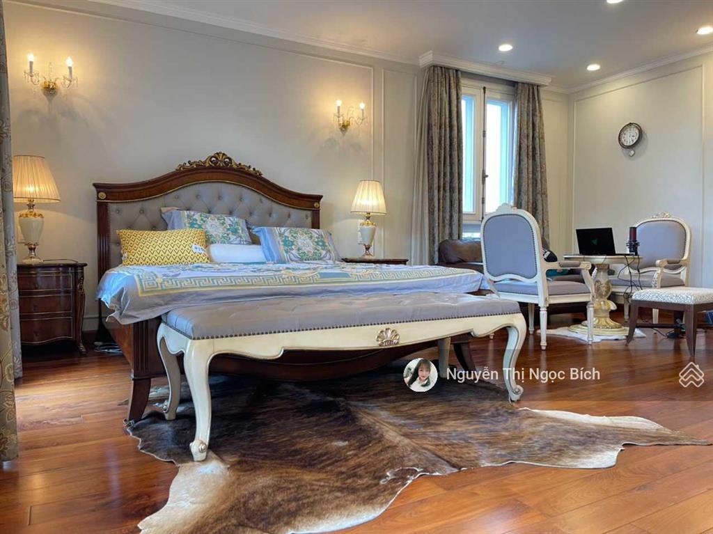 Cần bán biệt thự góc nam thiên, phú mỹ hưng, quận 7, giá thấp nhất khu, nhà hồ bơi và nội thất mới