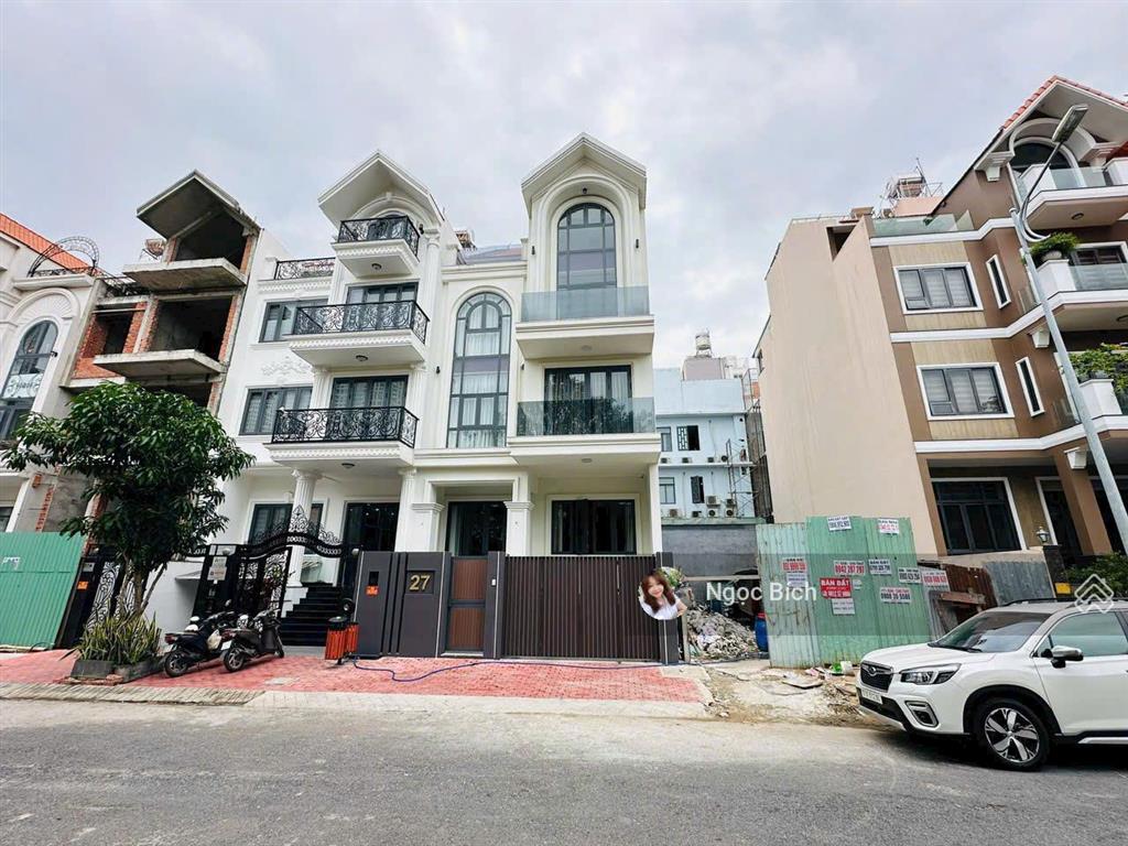 Bán nhà him lam kênh tẻ quận 7, giá 35 tỷ tốt nhất thị trường, diện tích 150m2, nhà đẹp vào ở ngay!