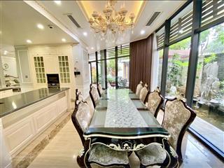 Tôi cần bán biệt thự sân vườn lão thành cách mạng, trung kính, yên hoà, 155m2, 60 tỷ