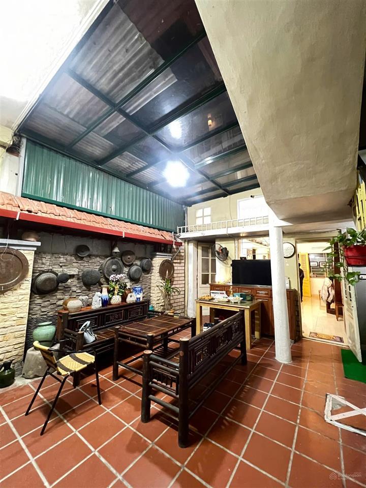 Nhà mặt ngõ 135 phố đội cấn 98m2, vỉa hè 3m, ngõ 8m, 2 ô tô tránh, 30m ra phố, view hồ đầm tròn