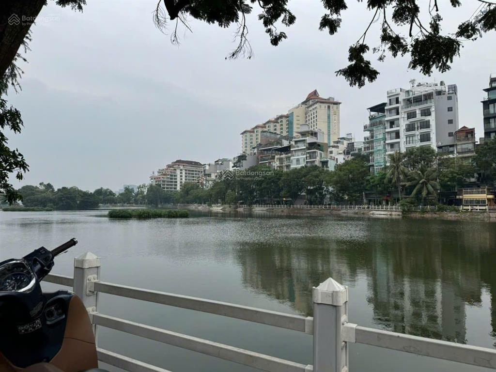 Nhà mp trúc bạch 135m2, mt 7m, vỉa hè rộng, 2 thoáng, view hồ, kinh doanh, sổ vuông giá 63 tỷ