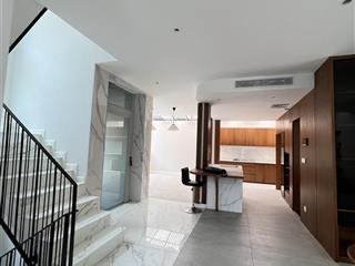 Bán nhà mặt tiền trần quang khải, tân định, quận 1. nhà vuông vức, đẹp, ngang 8m