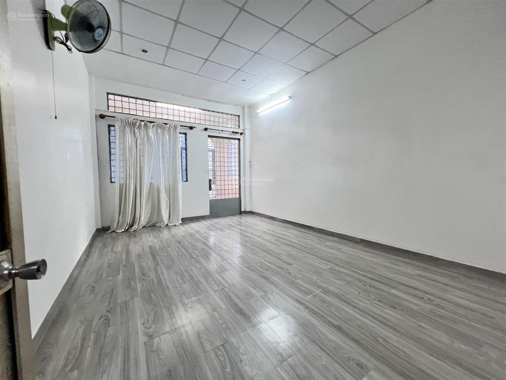 Siêu phẩm đường trường sa, p. cầu kiệu  hxh thông sát mặt tiền  5 tầng btct  4 phòng ngủ lớn 5wc