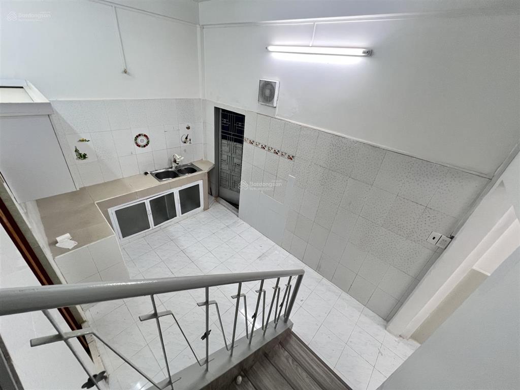 Siêu phẩm đường trường sa, p. cầu kiệu  hxh thông sát mặt tiền  5 tầng btct  4 phòng ngủ lớn 5wc