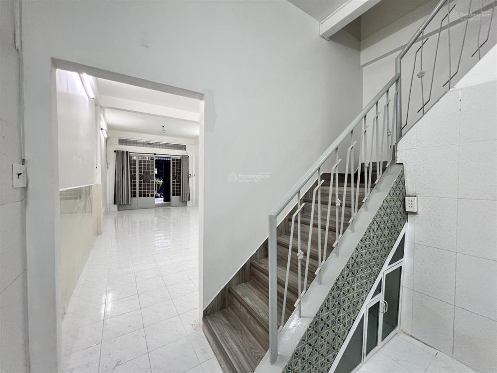 Siêu phẩm đường trường sa, p. cầu kiệu  hxh thông sát mặt tiền  5 tầng btct  4 phòng ngủ lớn 5wc