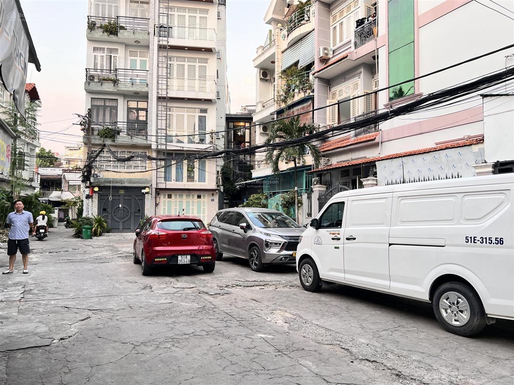 Siêu phẩm đường trường sa, p. cầu kiệu  hxh thông sát mặt tiền  5 tầng btct  4 phòng ngủ lớn 5wc