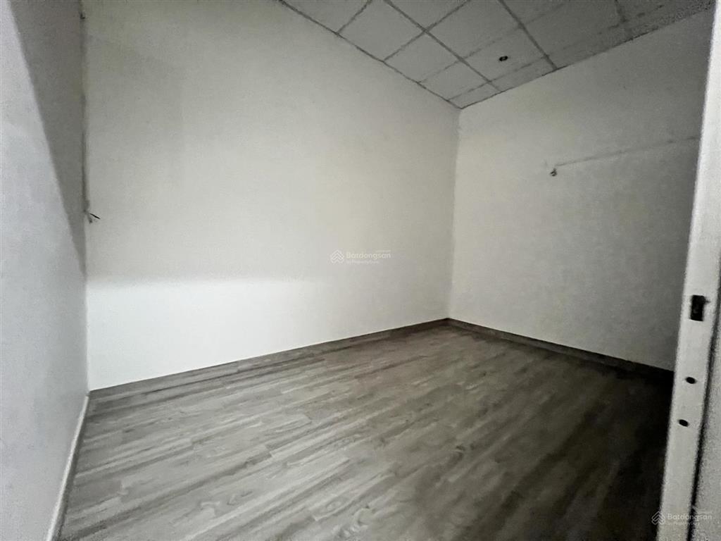 Siêu phẩm đường trường sa, p. cầu kiệu  hxh thông sát mặt tiền  5 tầng btct  4 phòng ngủ lớn 5wc