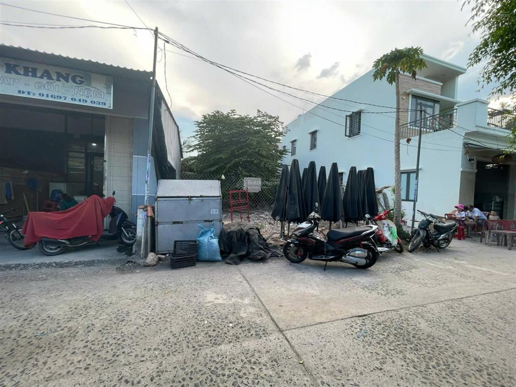 Đất nền ngang 8m, đối diện chợ, tiện kinh doanh, buôn bán, làm kho xưởng