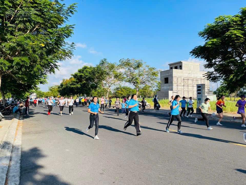 Khách cần bán lô d2.14 đường lớn 20m 85m2, view sông, chính đông giá tốt 2.550 tỷ, sổ sẵn