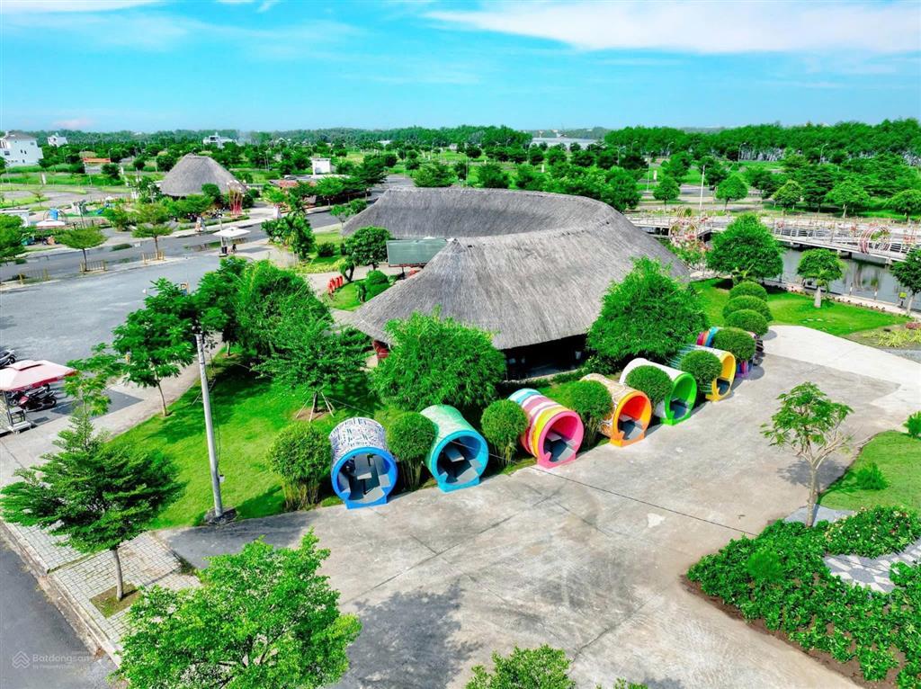 Khách cần bán lô d2.14 đường lớn 20m 85m2, view sông, chính đông giá tốt 2.550 tỷ, sổ sẵn