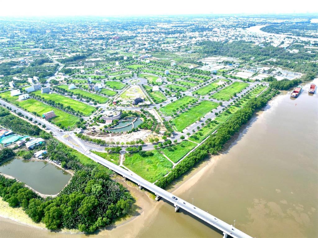 Khách cần bán lô d2.14 đường lớn 20m 85m2, view sông, chính đông giá tốt 2.550 tỷ, sổ sẵn