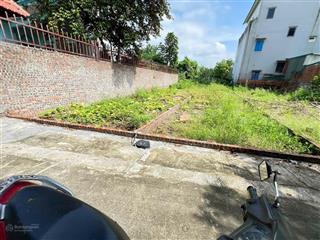 Cần bán mảnh đất đẹp vuông vắn cách 30m ra đường trục chính. dt 52,6m vị trí thôn xuân trạch.