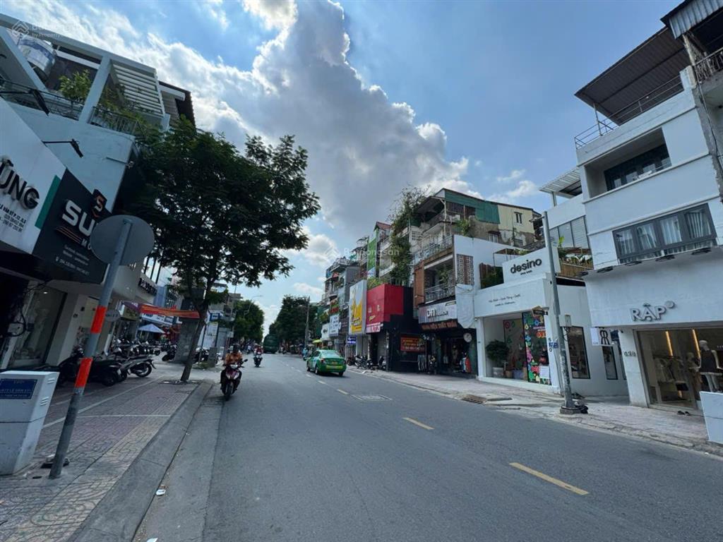 Bán nhà mặt tiền ký hòa p.11 quận 5 dt 4.2 x 24m, 4 lầu