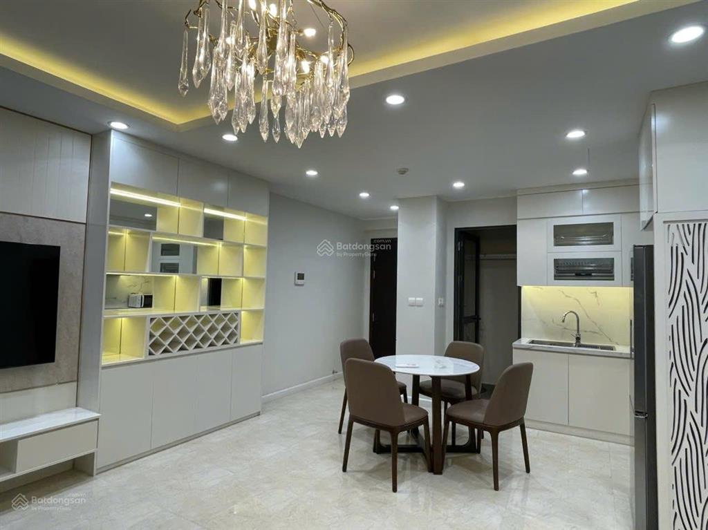 Chính chủ cho thuê căn hộ c3 100m2 3 phòng ngủ view hồ đủ đồ chỉ cần kéo vali tới ở giá 21tr/ tháng