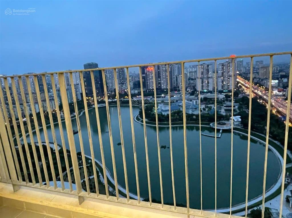 Chính chủ cho thuê căn hộ c3 100m2 3 phòng ngủ view hồ đủ đồ chỉ cần kéo vali tới ở giá 21tr/ tháng