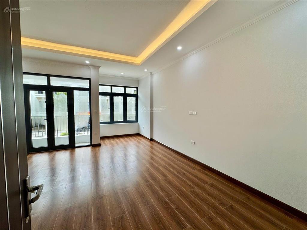 Chính chủ cho thuê nhà hoàn thiện có thang máy, phù hợp làm văn phòng