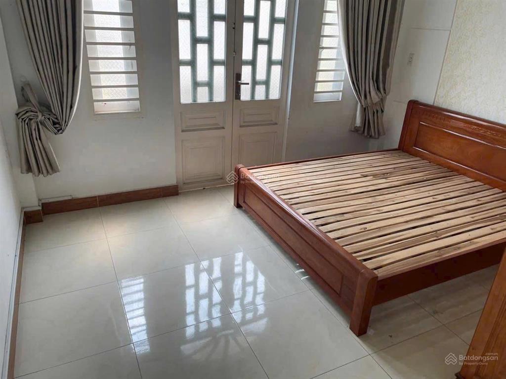 Nhà phố shr hoàn công đầy đủ 4pn 5vs hẻm nhựa 8m