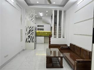 Bán nhà phố trần quốc hoàn, quận cầu giấy. 2 mặt thoáng trước sau, ô tô đỗ cửa 2 mặt. 0983 822 ***