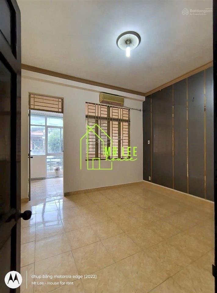 Xe tải đậu cửa  xe hơi vào nhà  giáp tân bình  etown  nhà ga t3  3 tầng 4pn  3wc