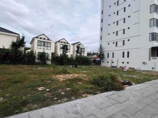 Mặt tiền trương pháp  ngay đoạn bãi tắm. vào khai thác ngay  luôn đông đúc bận rộn giá tốt nhất ạ