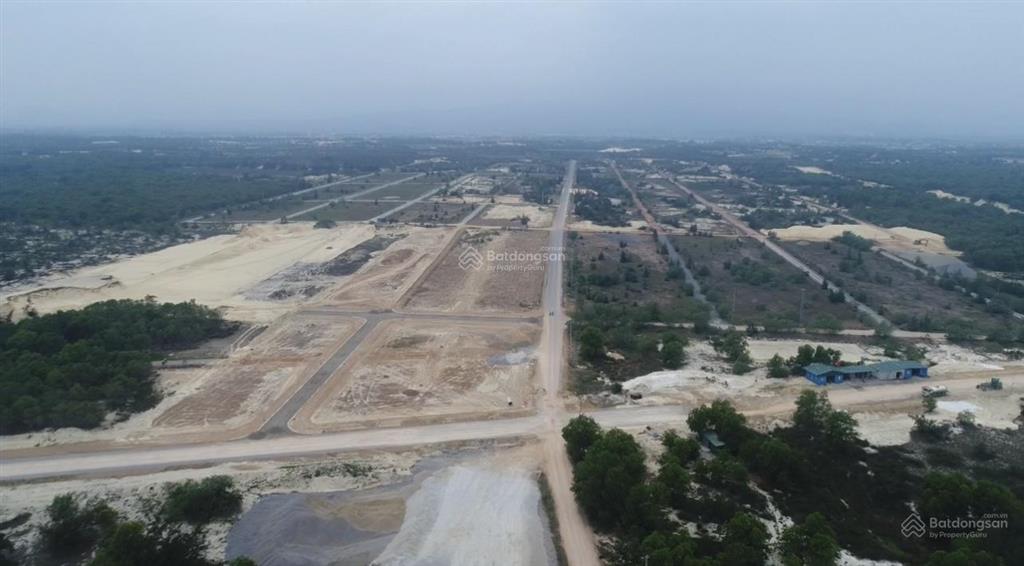 Cách biển chỉ 800m  rẻ chưa từng c  hạ tầng đồng bộ  dt 300  500 m2 full đất ở chỉ 5  6 tr/m2