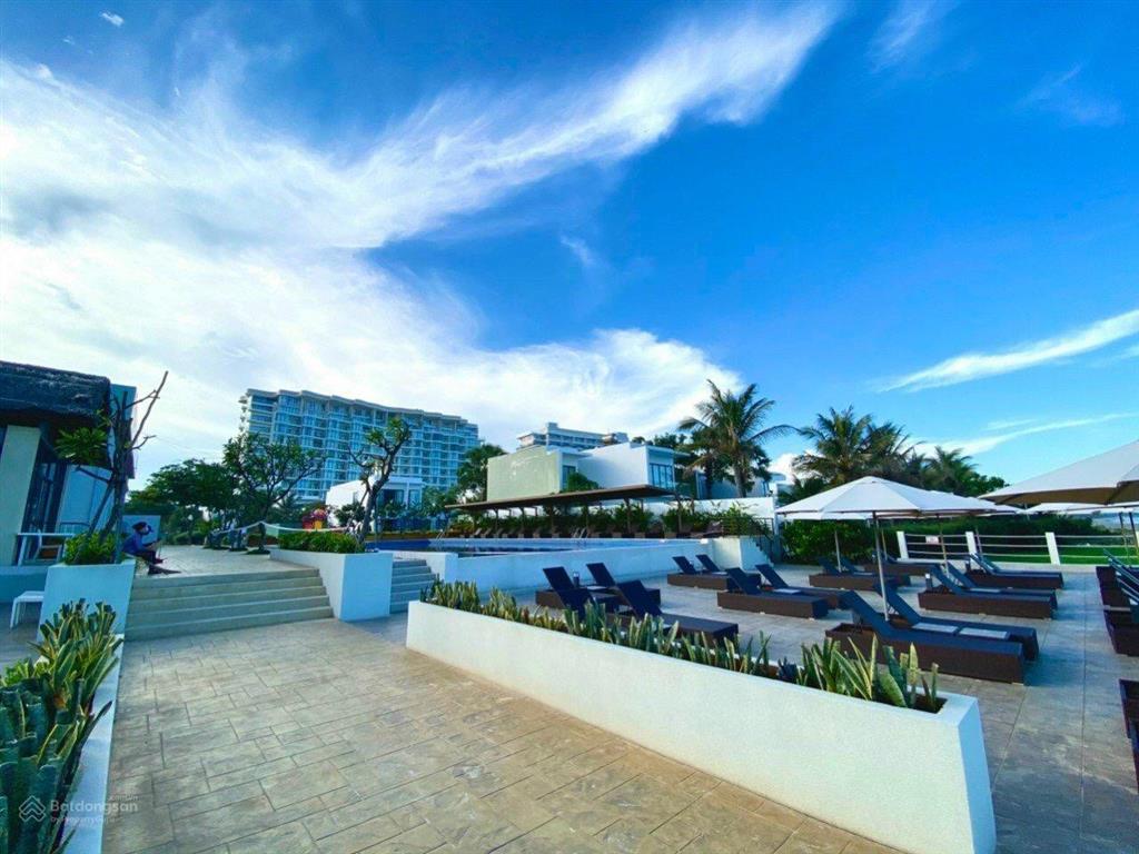 Căn hộ view trực diện biển giá chỉ 3tỷ5 full nội nhất nhà mới như hình. đi bộ tới mặt biển chỉ 80m