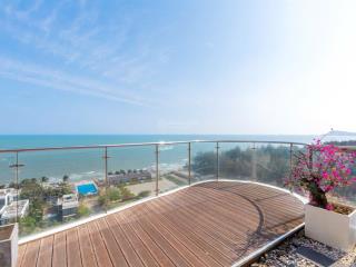Penthouse duplex 300m2 cần bán gấp để lại full nội thất như hình view biển căn góc.