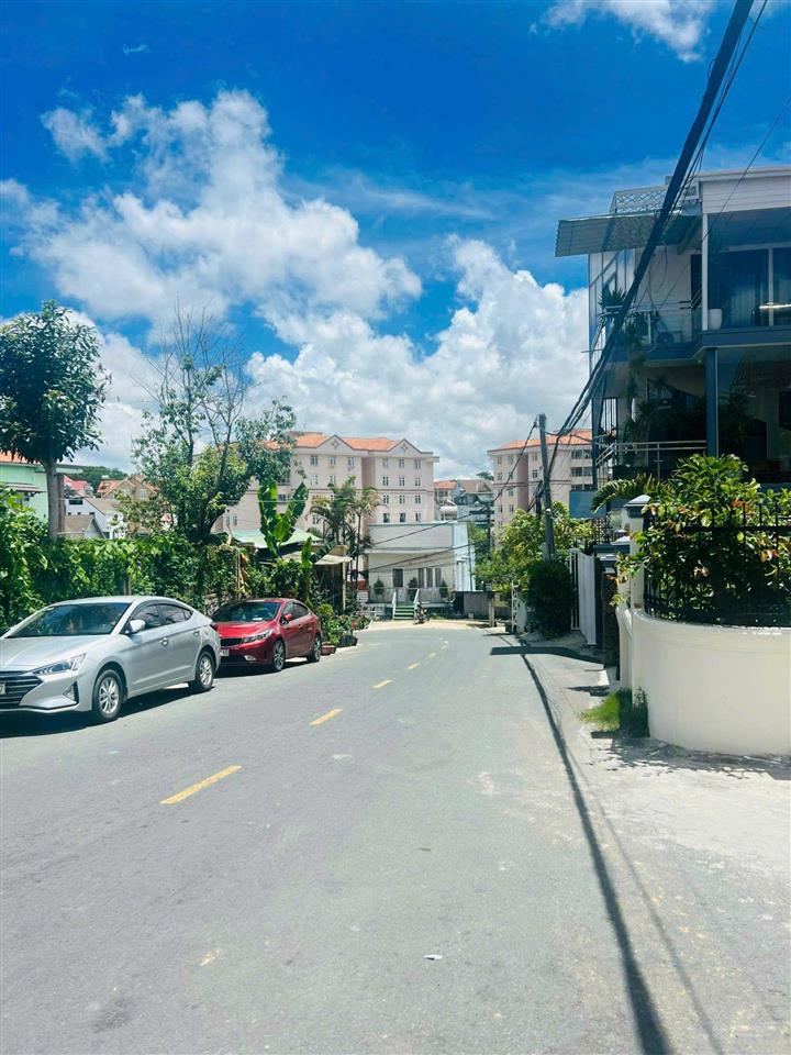 Hạ 4 tỷ bán gấp đất khu villa nguyễn trãi trung tâm p9 đà lạt 304.82m2, full thổ cư, chỉ 11.5 tỷ tl