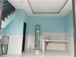 Bán nhà 1 trệt 1 lầu 680trlong hậu giáp nhà bè