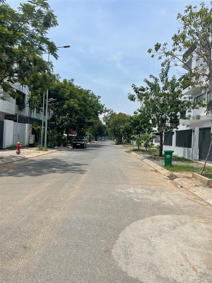 Bán nhà kdc xã phước kiển quy hoạch đồng bộ dt 8x14m nở hậu 10m 1 trệt 2 lầu. giá 6tỷ