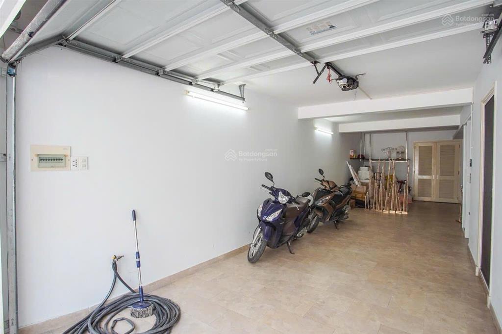 Biệt thự làng đại học khu ac , dt 10x25. hầm 1 trệt 3 lầu. dt sàn 750m2. giá40tr/th