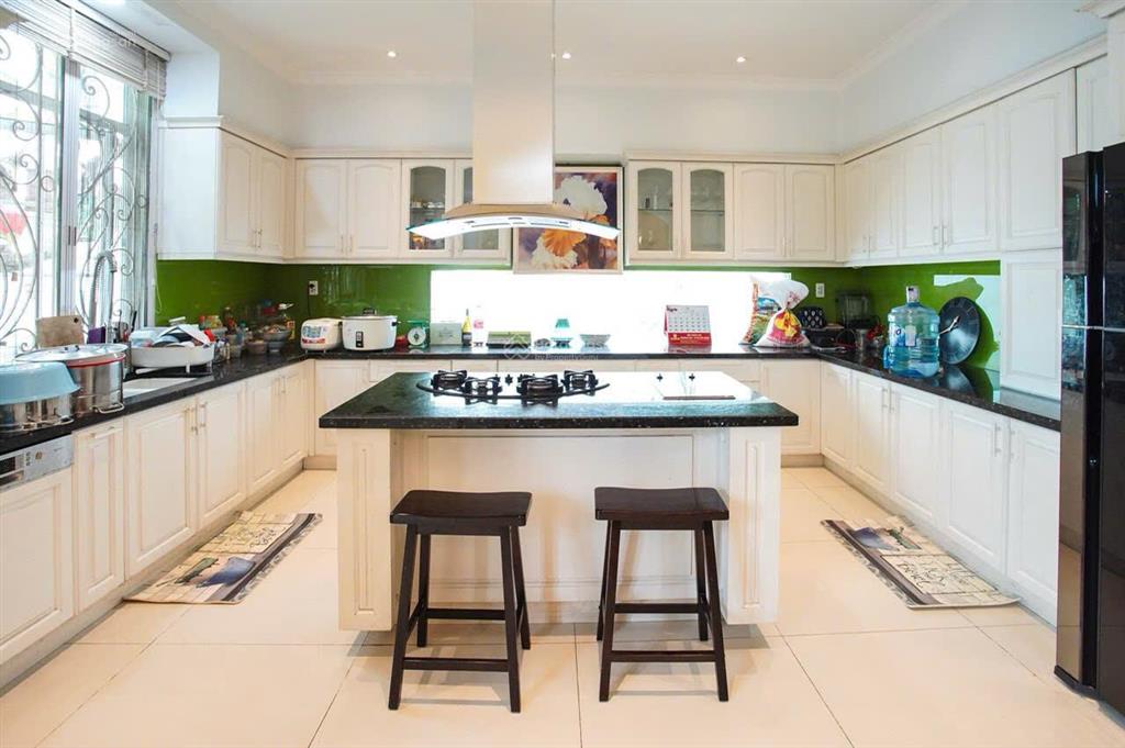 Biệt thự làng đại học khu ac , dt 10x25. hầm 1 trệt 3 lầu. dt sàn 750m2. giá40tr/th