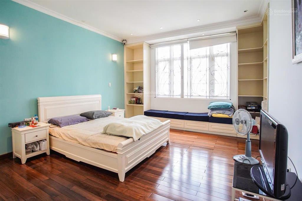 Biệt thự làng đại học khu ac , dt 10x25. hầm 1 trệt 3 lầu. dt sàn 750m2. giá40tr/th