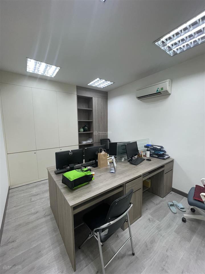 Tòa nhà văn phòng làng đại học khu a, dt đất 255m2. 1 trệt 3 lầu. dt sàn 750m2. thang máy. 60tr/th