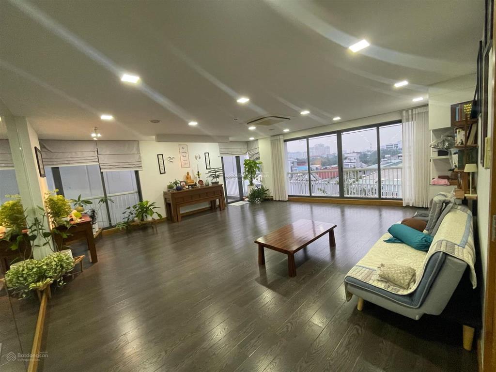 Tòa nhà văn phòng làng đại học khu a, dt đất 255m2. 1 trệt 3 lầu. dt sàn 750m2. thang máy. 60tr/th