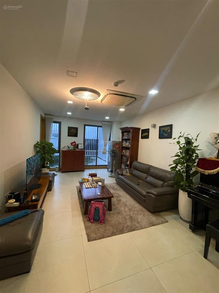 Tòa nhà văn phòng làng đại học khu a, dt đất 255m2. 1 trệt 3 lầu. dt sàn 750m2. thang máy. 60tr/th