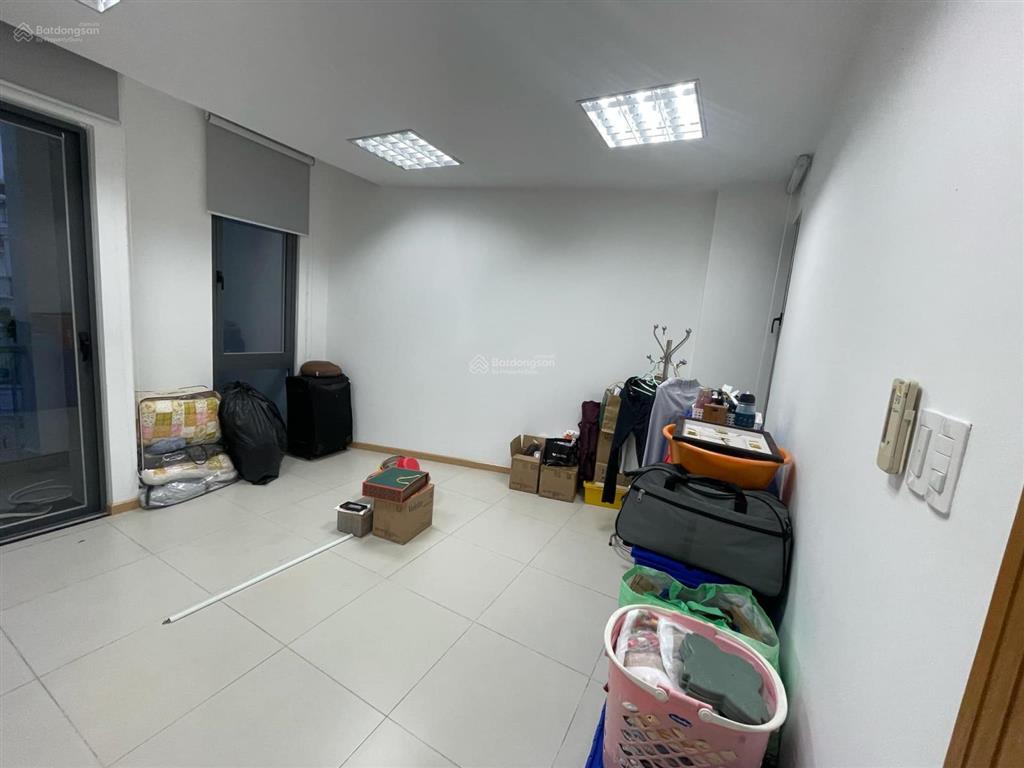 Tòa nhà văn phòng làng đại học khu a, dt đất 255m2. 1 trệt 3 lầu. dt sàn 750m2. thang máy. 60tr/th