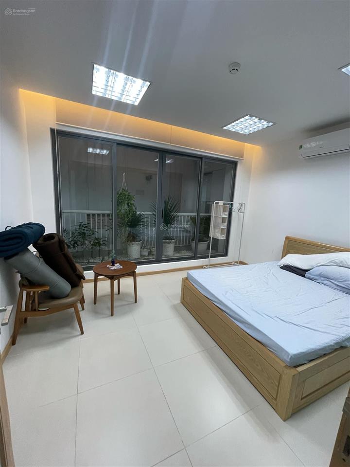 Tòa nhà văn phòng làng đại học khu a, dt đất 255m2. 1 trệt 3 lầu. dt sàn 750m2. thang máy. 60tr/th