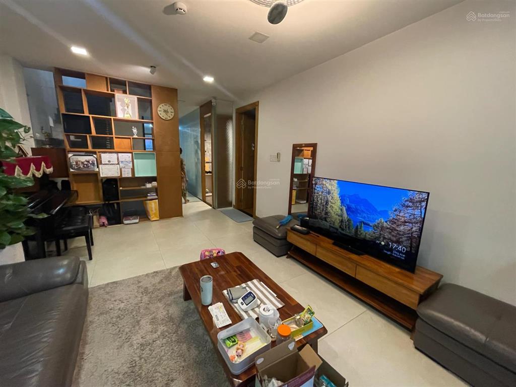 Tòa nhà văn phòng làng đại học khu a, dt đất 255m2. 1 trệt 3 lầu. dt sàn 750m2. thang máy. 60tr/th