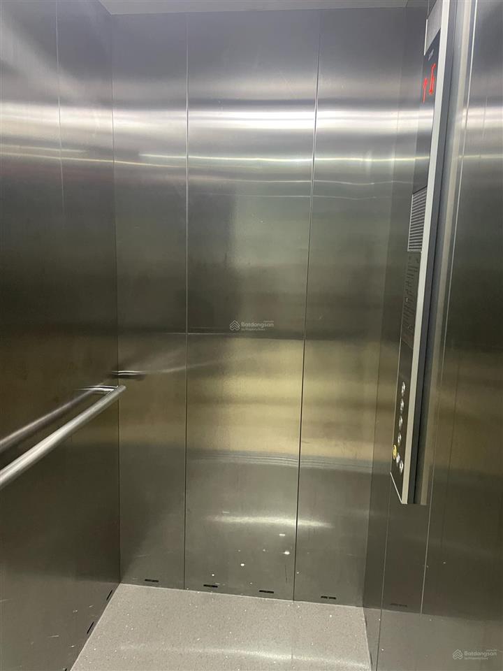 Tòa nhà văn phòng làng đại học khu a, dt đất 255m2. 1 trệt 3 lầu. dt sàn 750m2. thang máy. 60tr/th