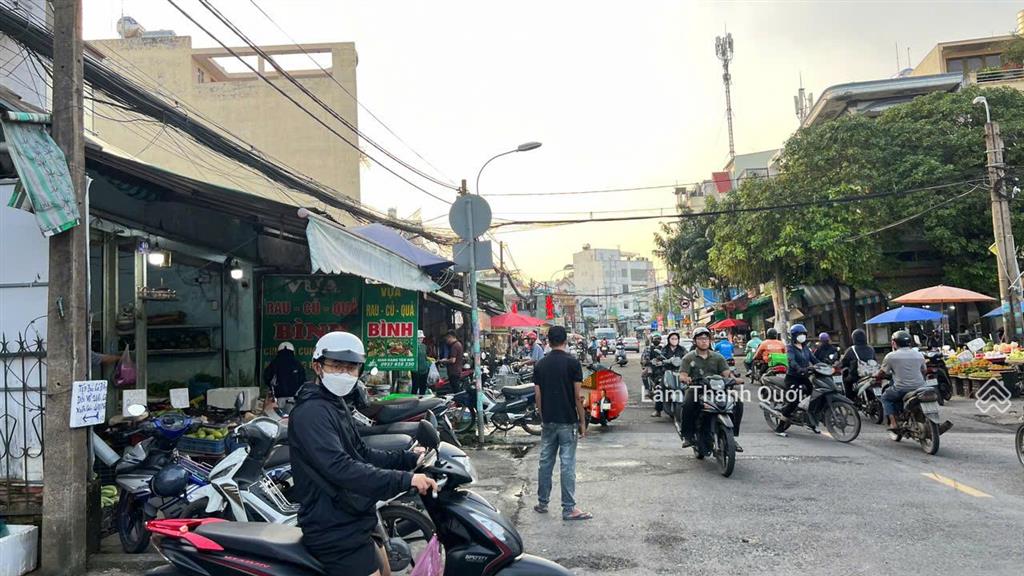 Bán nhà 42/3 lã xuân oai, 12x26, 3 lầu, có thang máy, 3 mặt tiền, đang cho thuê 100tr/t, 26 tỷ